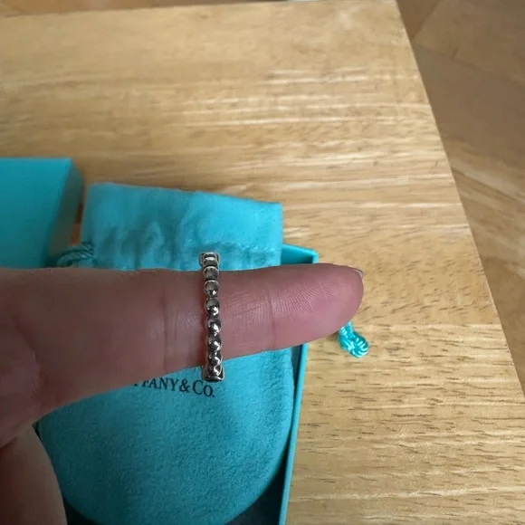 Tiffany & Co, black onyx sterling silver beaded band ring, size 7 - Picture 4 of 6